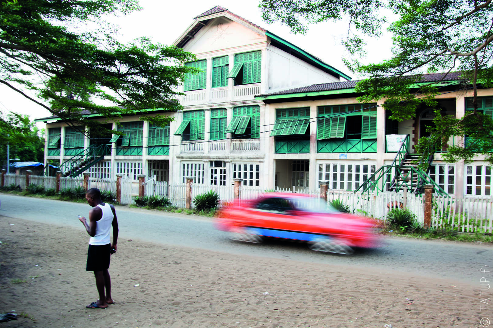 Ex-Hôtel des Postes Maison coloniale à Grand-Bassam (c) TATUP.fr_BAAB