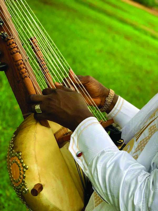 Kora : à la recherche des origines du célèbre instrument de musique à  cordes d'Afrique de l'Ouest